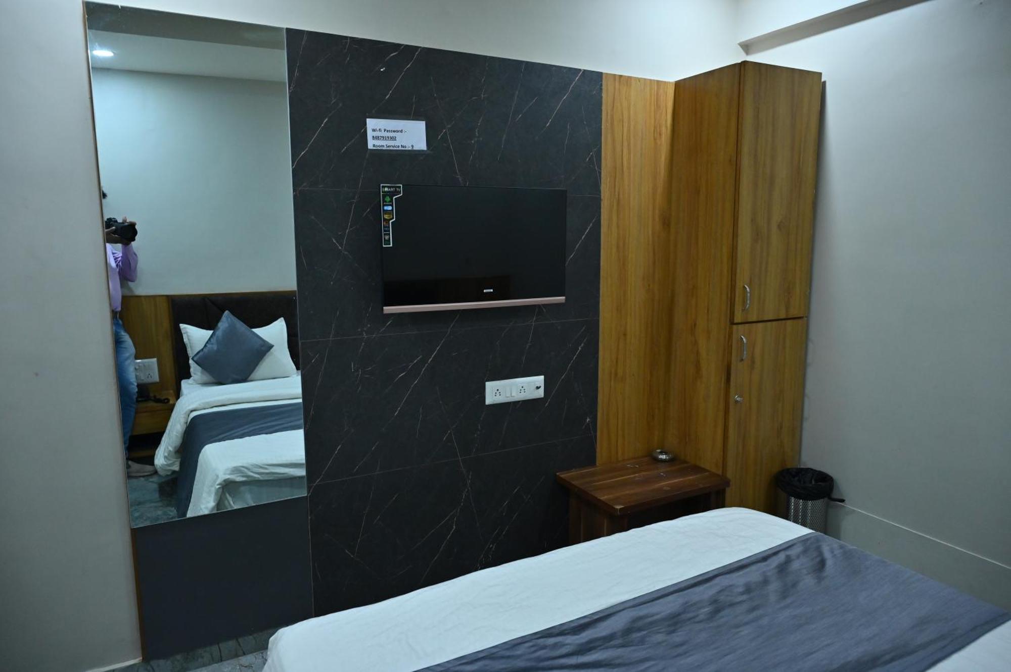 Hotel Sury Villa Ahmedabad Exterior foto