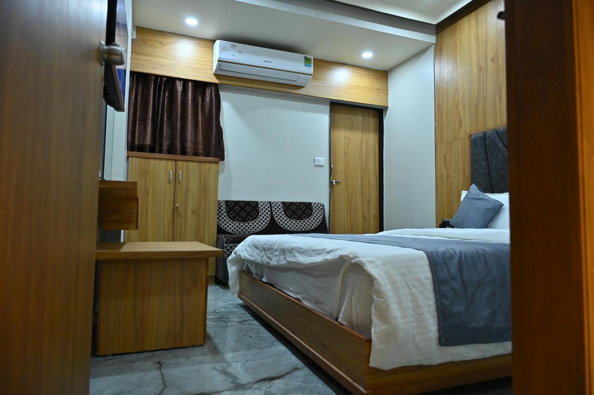 Hotel Sury Villa Ahmedabad Exterior foto