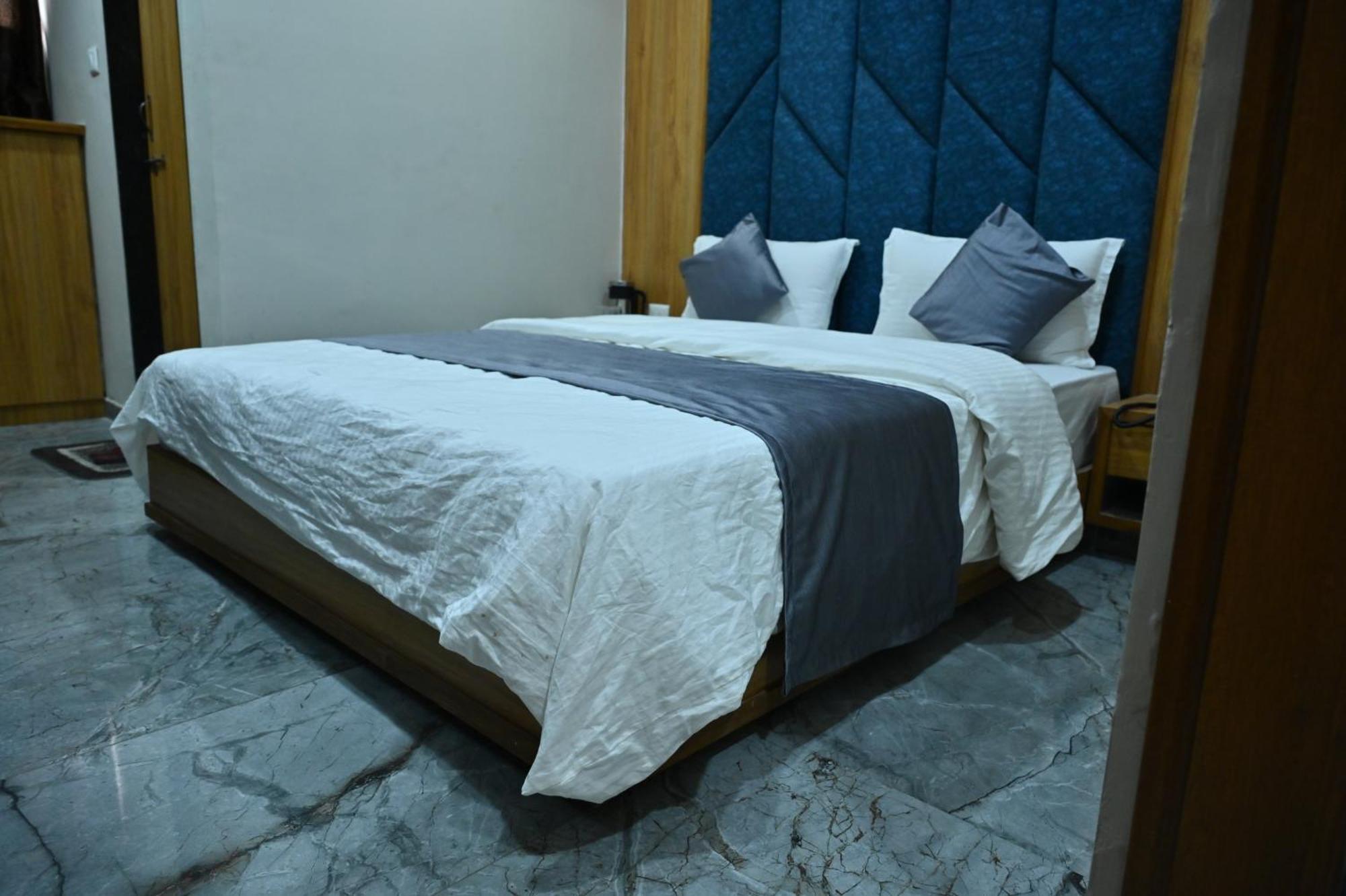 Hotel Sury Villa Ahmedabad Exterior foto